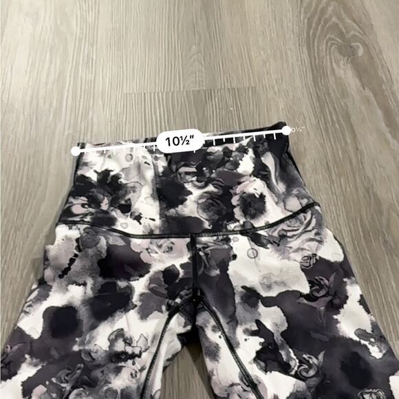 Lululemon Wunder Under Crop High Rise Leggings‎ in Obscurred Black Daisy Maeve 4 - Picture 10 of 12